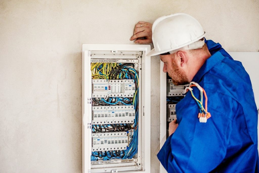4 Ways On How To Become An Electrician